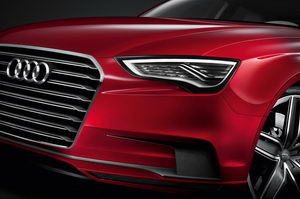 
Vue dtaille de la face avant de l'Audi A3 Concept. Il y a de nombreuses pices en carbone sur cette face avant. Les matriaux utiliss sont trs valorisants.
 