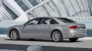 
L'allongement de 13.7cm de l'Audi A8-L bnficie entirement aux passagers arrire.
 
