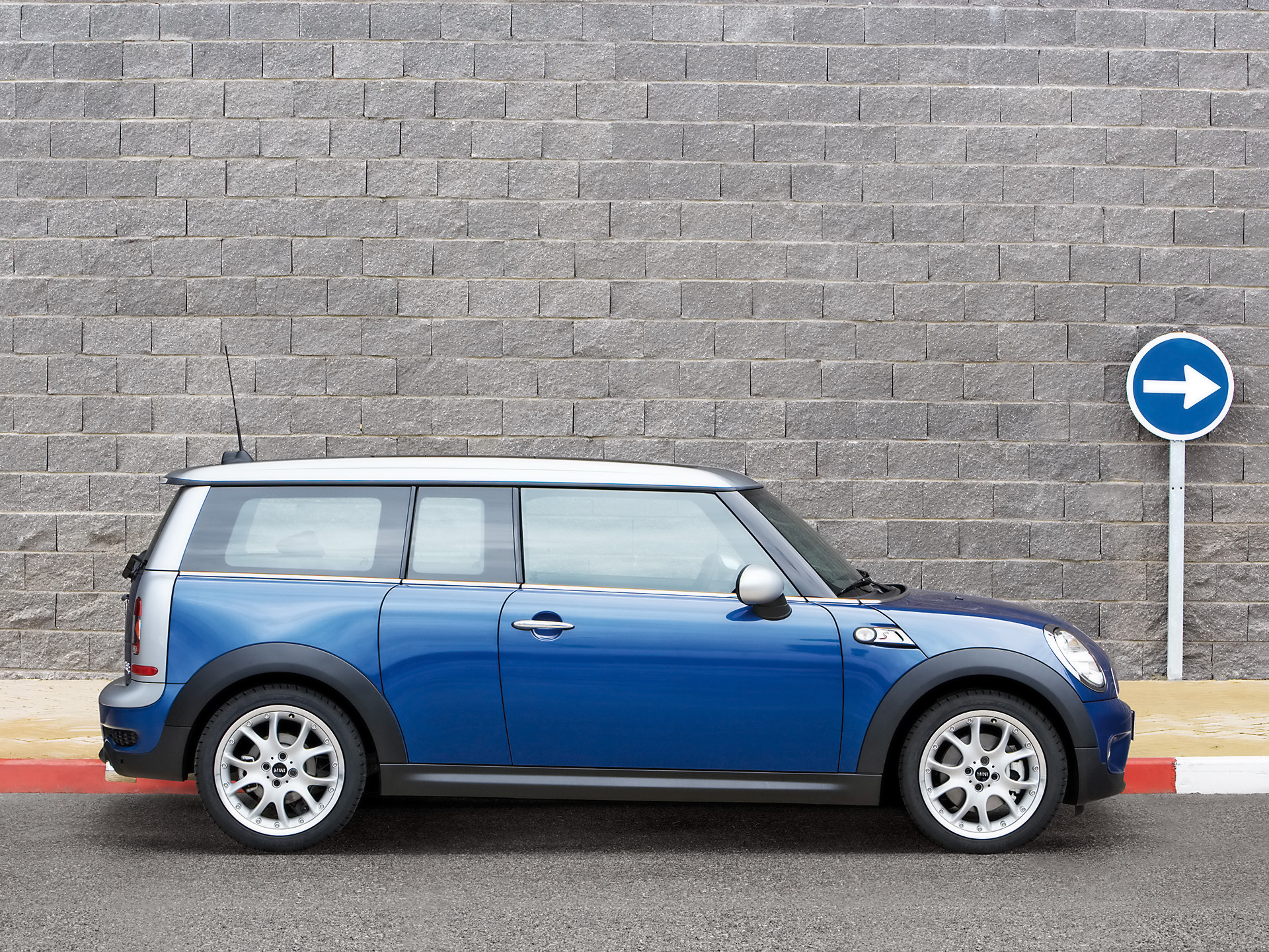 MINI_CLUBMAN_OUT_01