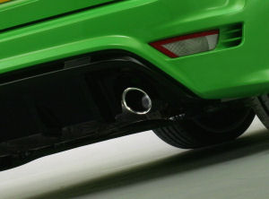 
Vue agrandie de l'extracteur arrire de la Ford Focus RS et des sorties d'chappement. On remarque la lame du tunnel venturi sur l'extracteur d'air.

 