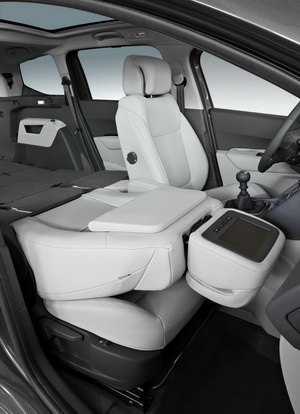 
Tous les sièges du monospace Peugeot 5008 peuvent être facilement repliés, pour dégager un immense espace de chargement plat.

 
