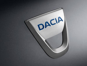 
Vue agrandie du nouveau logo Dacia qui est inaugur sur cette Dacia Sandero. Stylis, moderne, il aide  donner une autre dimension  cette Dacia Sandero par rapport aux productions antrieures de la marque roumaine.
 