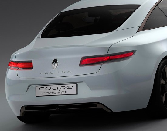 Vue agrandie de la partie arrière du concept-car <b>Renault Laguna 3 Coupé Concept</b>.
