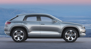 
Vue de profil du concept car Volkswagen Cross Coup Concept. Un profil qui ressemble normment  celui de l'Audi Q3, mme si ce concept-car a une longueur plus rduite et est bti sur une
 