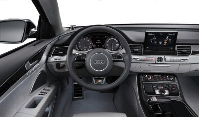 
Découvrez l'intérieur de l'Audi S8 (2012).
 