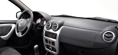 
Lintrieur de la Dacia Sandero a gagn en qualit par rapport  la Dacia Logan. Une lgre monte en gamme en accord avec le design extrieur dynamique de la Dacia Sandero.
 