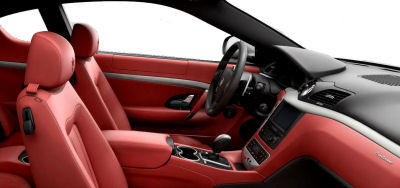 
Découvrez l'intérieur de la Maserati GranTurismo S.
 