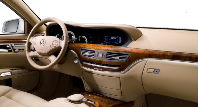 
Présentation de l'intérieur de la Mercedes-Benz Classe S.
 