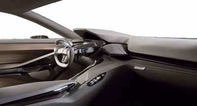 
Découvrez l'intérieur futuriste et innovant du concept car Peugeot HX1, avec notamment une configuration  de sièges en 2+2+2, avec les sièges milieu qui peuvent venir s'intégrer dans le dossier
 
