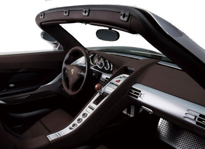 
Découvrez l'intérieur de la Porsche Carrera GT.
 