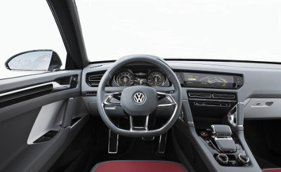 
Présentation de l'intérieur du VW Cross Coupé Concept. Encore une fois à la croisée du monde des SUV et des coupés, cet intérieur peut se personnaliser en fonction du mode de propulsion choisi.
 